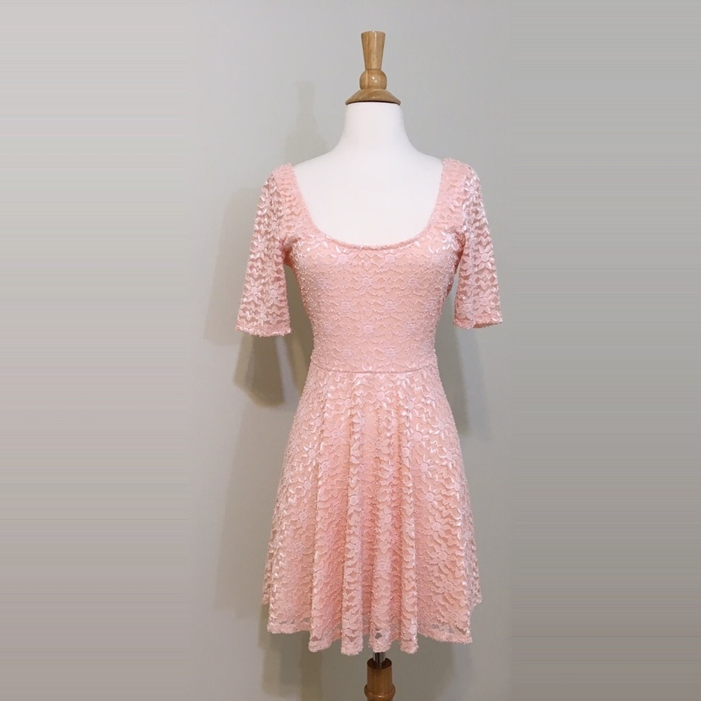 🍑 Sweet Peach Stretch Lace Fit and Flare Dress - Picture 3 of 5